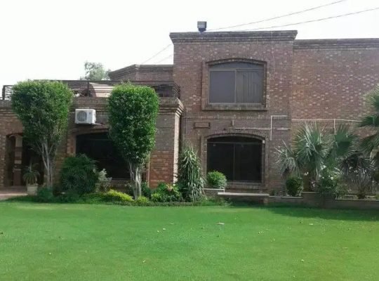 Beautiful 8 Kanal Farmhouse for Sale, Near Multan